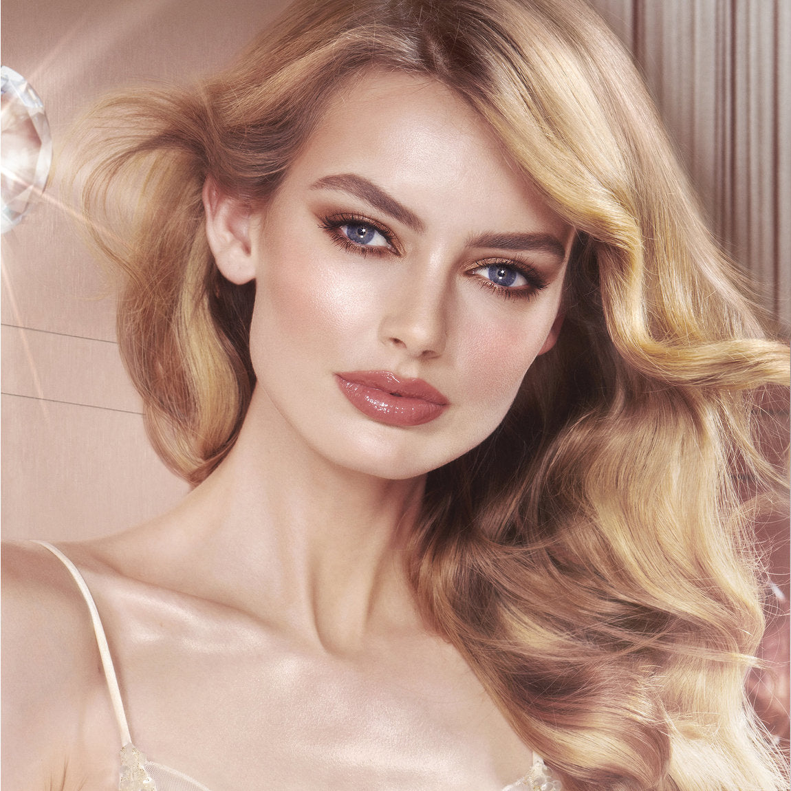 Charlotte Tilbury Mini Filmstar Bronze & Glow – Light to Medium shade detail